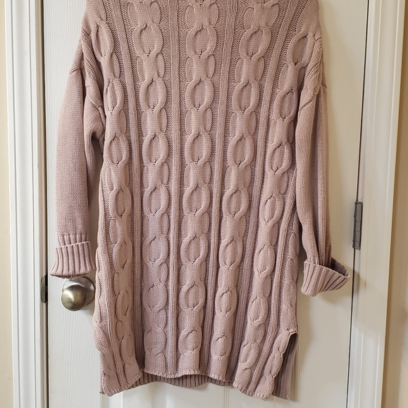 Dusty Mauve Cable Knit V-Neck Side Split Sweater - Picture 2 of 6